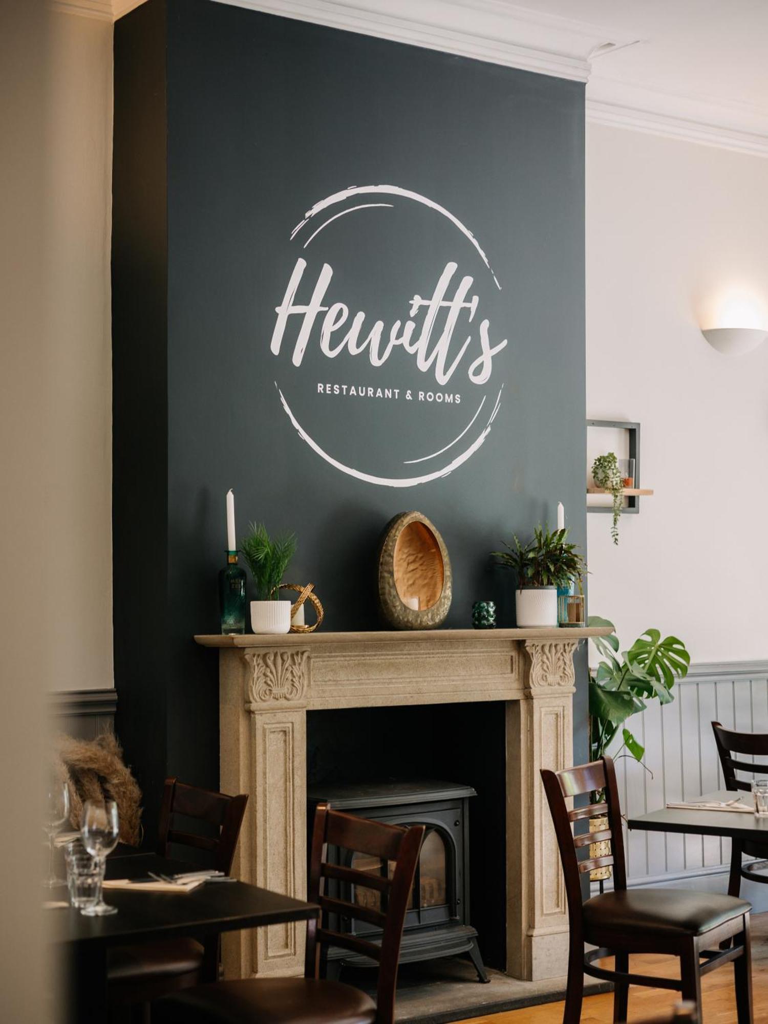 Hewitt'S Restaurant & Rooms Newport  Exterior foto
